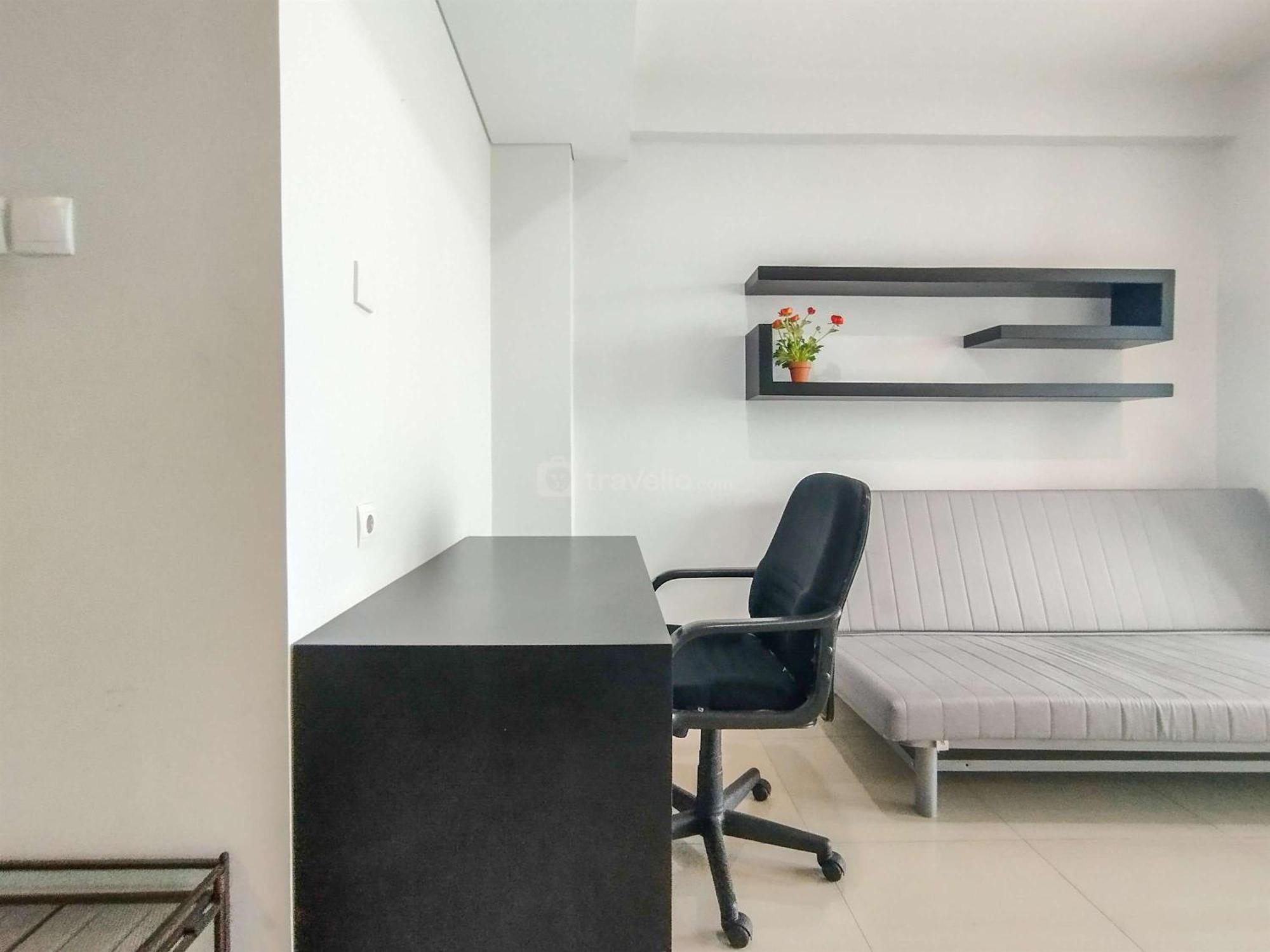 Apartemen And Comfy 1br At Dago By Travelio